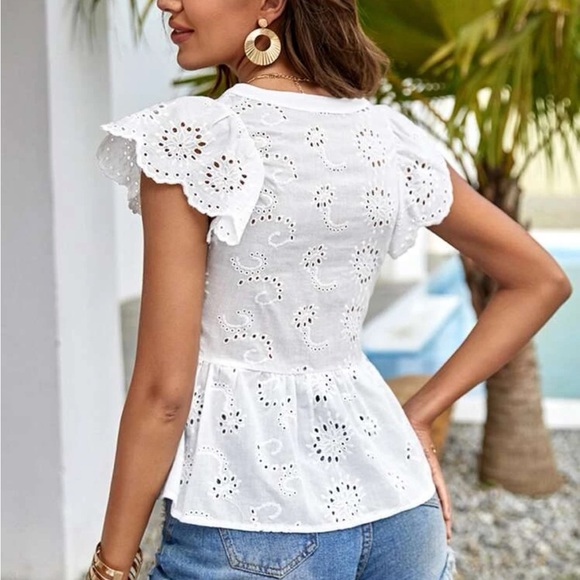 White medium lace top from Shein - Picture 2 of 4